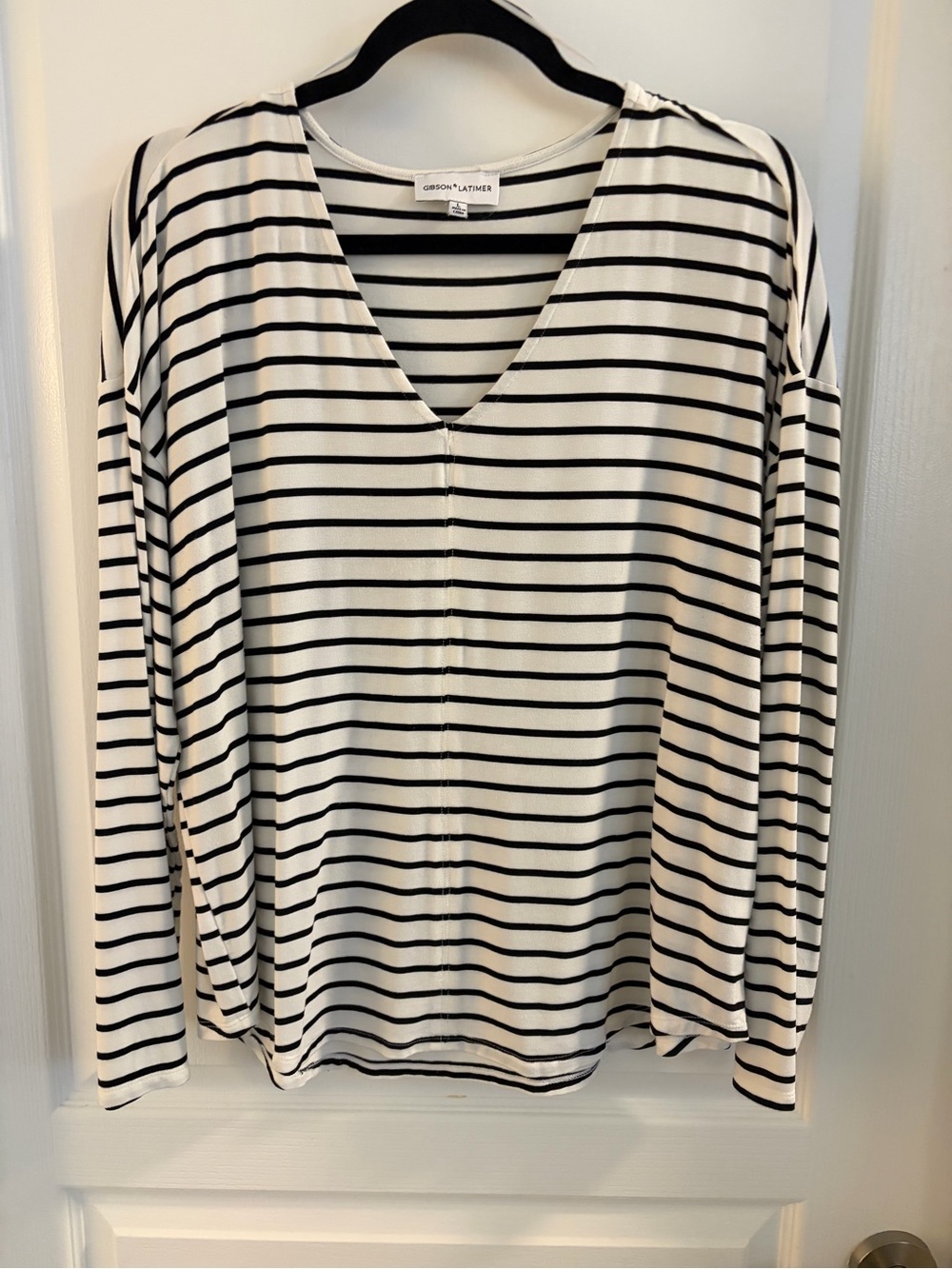 Gibson Latimer Black & White Striped V-Neck Long Sleeve Top